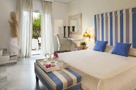 Yria Boutique & 5* Parasporos